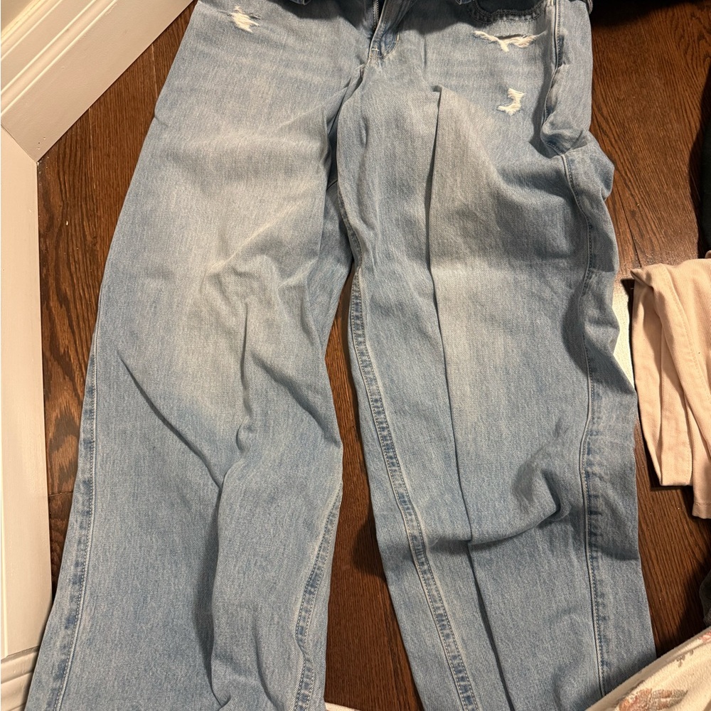 Hollister Women's Light Blue Boyfriend Jeans